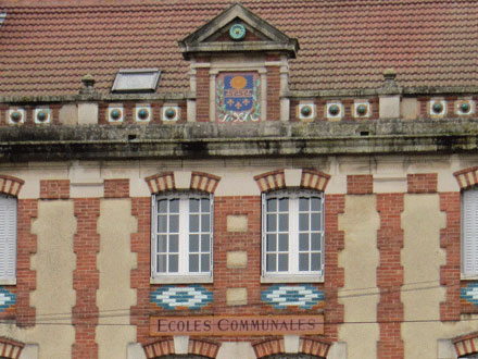 Ecoles communales, 1885, Nogent-sur-Seine (10), céramiques Jules Loebnitz