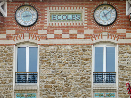 Ecoles, 1908, place Gallieni à Noisy-le-Grand (93), céramiques E. Muller & Cie