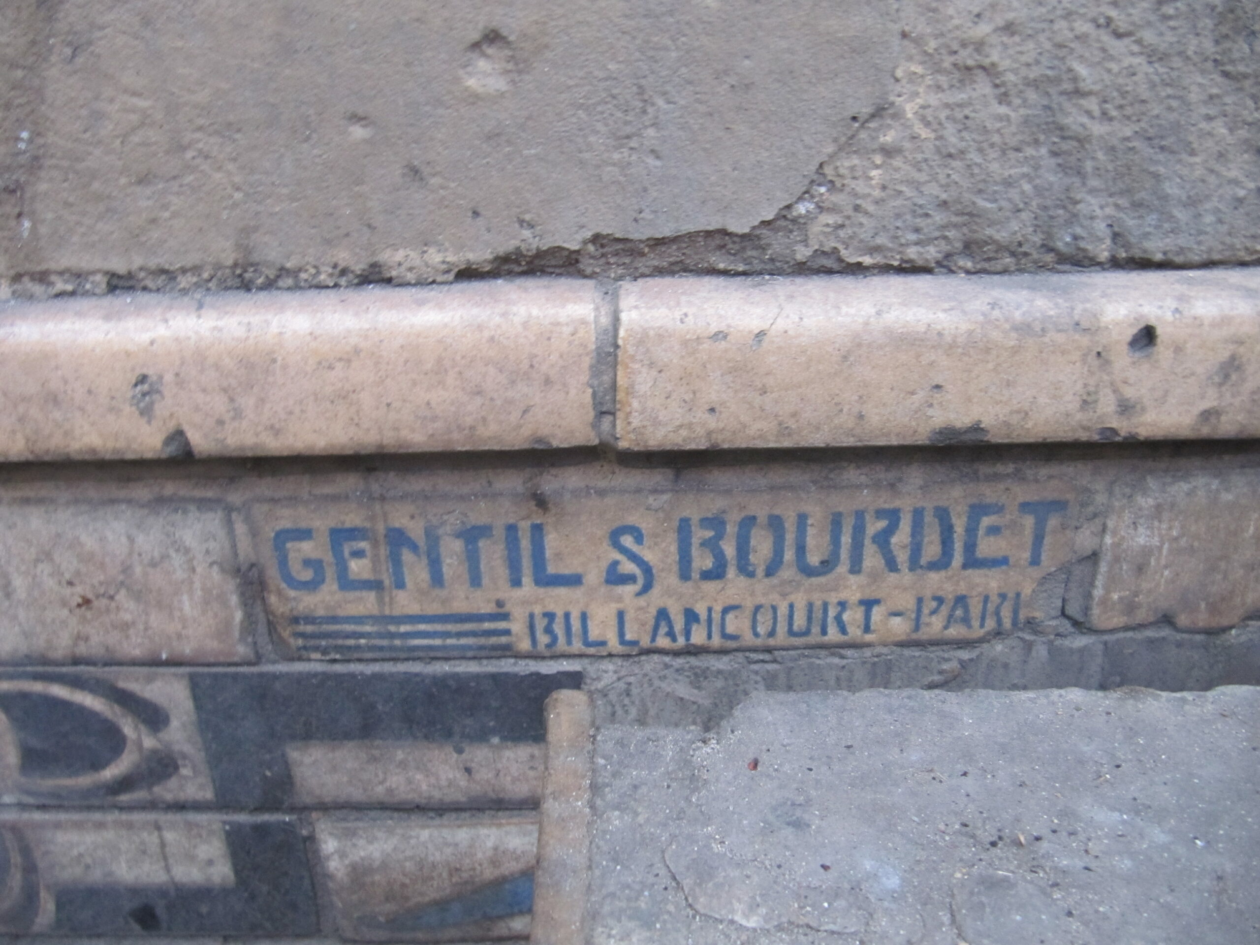 Station Abbesses : marque Gentil & Bourdet