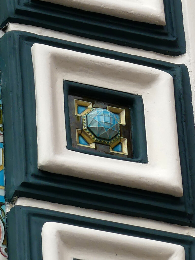 Métope avec pointe diamant centrale